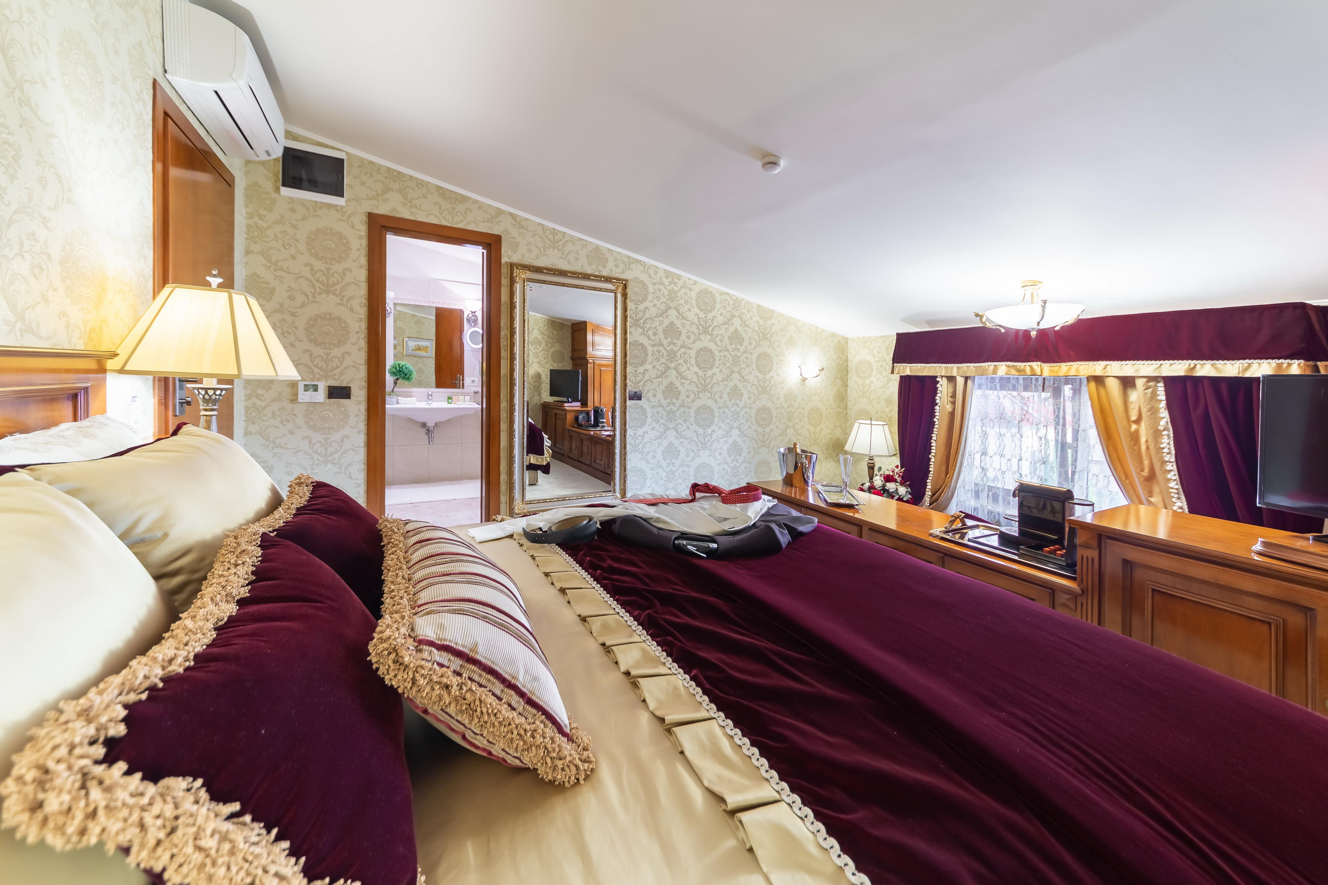 ซูเตอร์ พาเลซ บูติก โฮเทล Hotel บูคาเรสต์ ภายนอก รูปภาพ