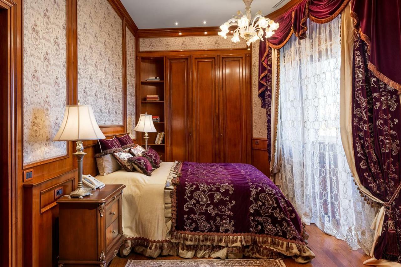 ซูเตอร์ พาเลซ บูติก โฮเทล Hotel บูคาเรสต์ ภายนอก รูปภาพ